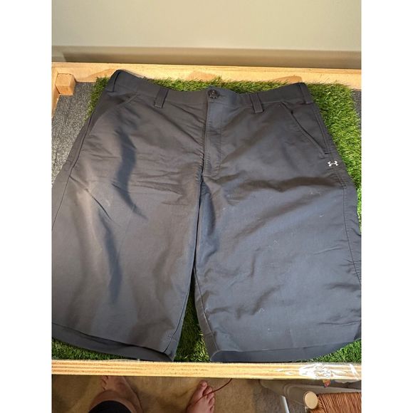 Under Armour Golf Shorts Size 36 - Picture 3 of 7